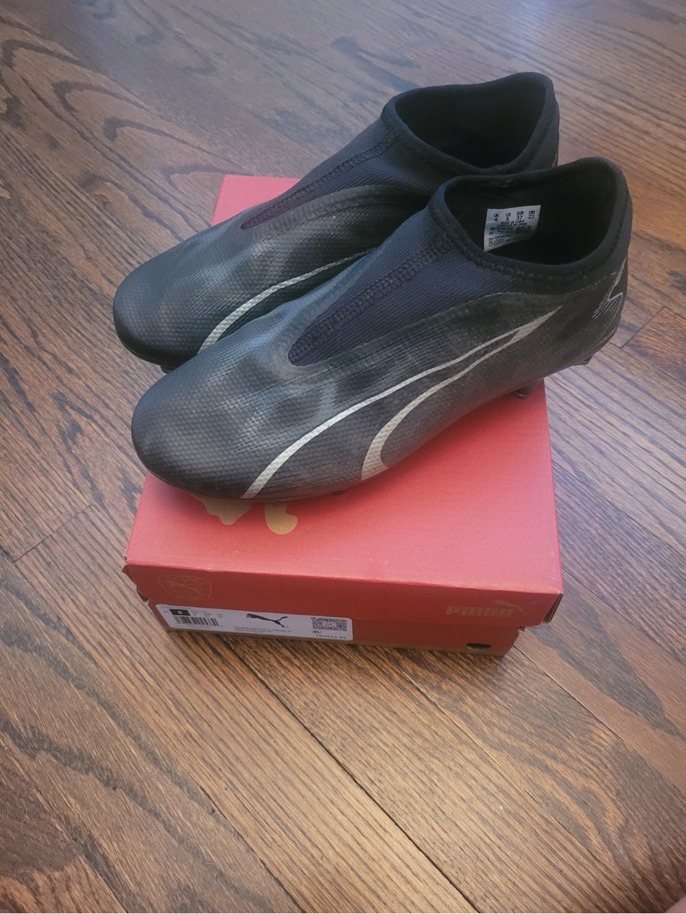 PUMA Boys  Soccer/Football Cleats